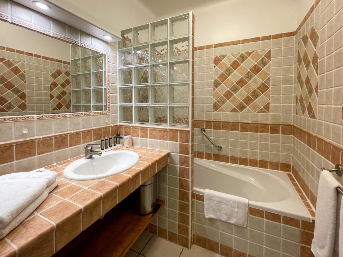 Hotel Marc-Hely ลากอลล์-ซูร์-ลู ภายนอก รูปภาพ